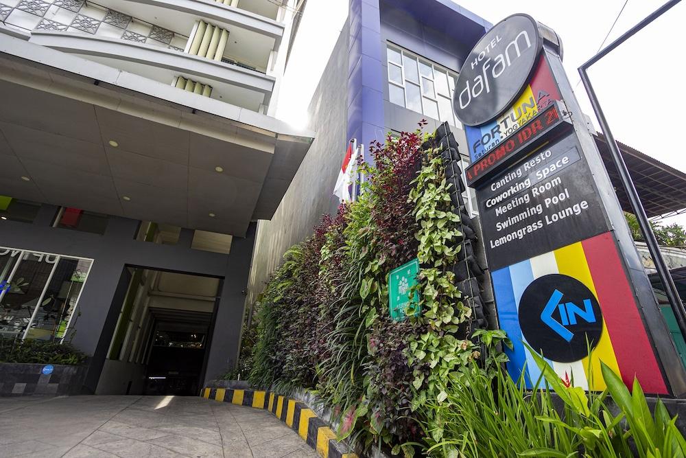 Hotel Dafam Fortuna Seturan Maguwo Exterior foto
